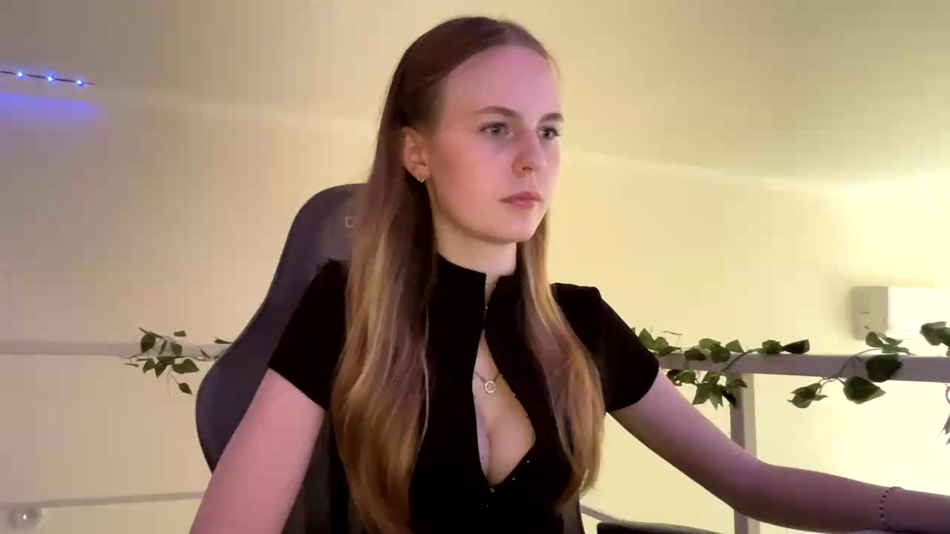 Gallery image thumbnail from SelinaMynx's myfreecams stream on, 06/07/2026, 12:54 image 20 of 20