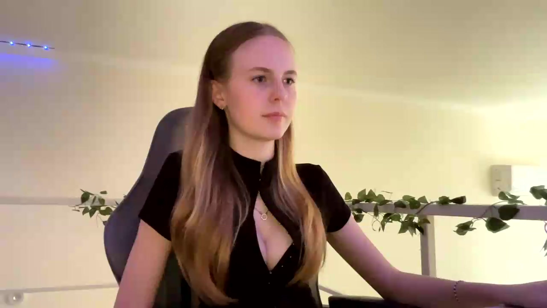 Gallery image thumbnail from SelinaMynx's myfreecams stream on, 06/07/2026, 12:54 image 14 of 20