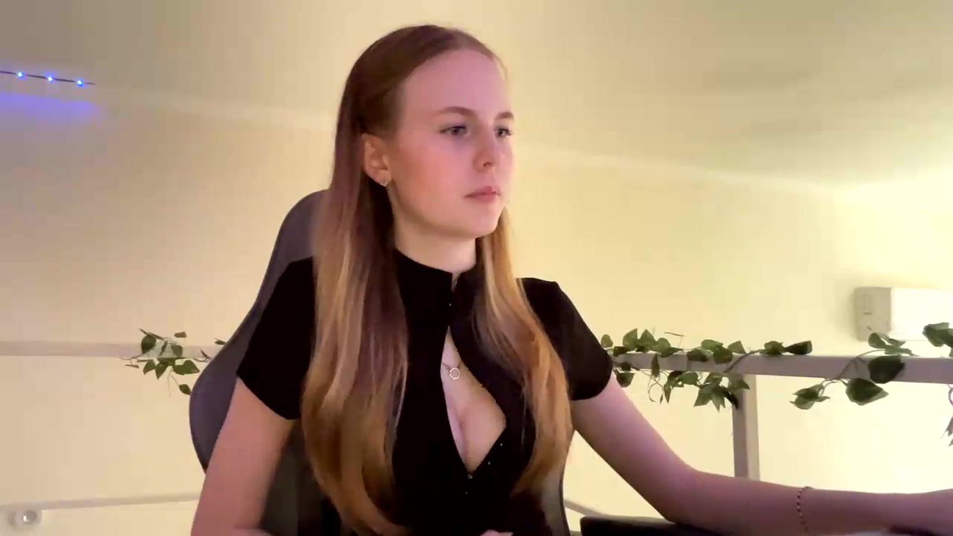 Gallery image thumbnail from SelinaMynx's myfreecams stream on, 06/07/2026, 12:54 image 6 of 20