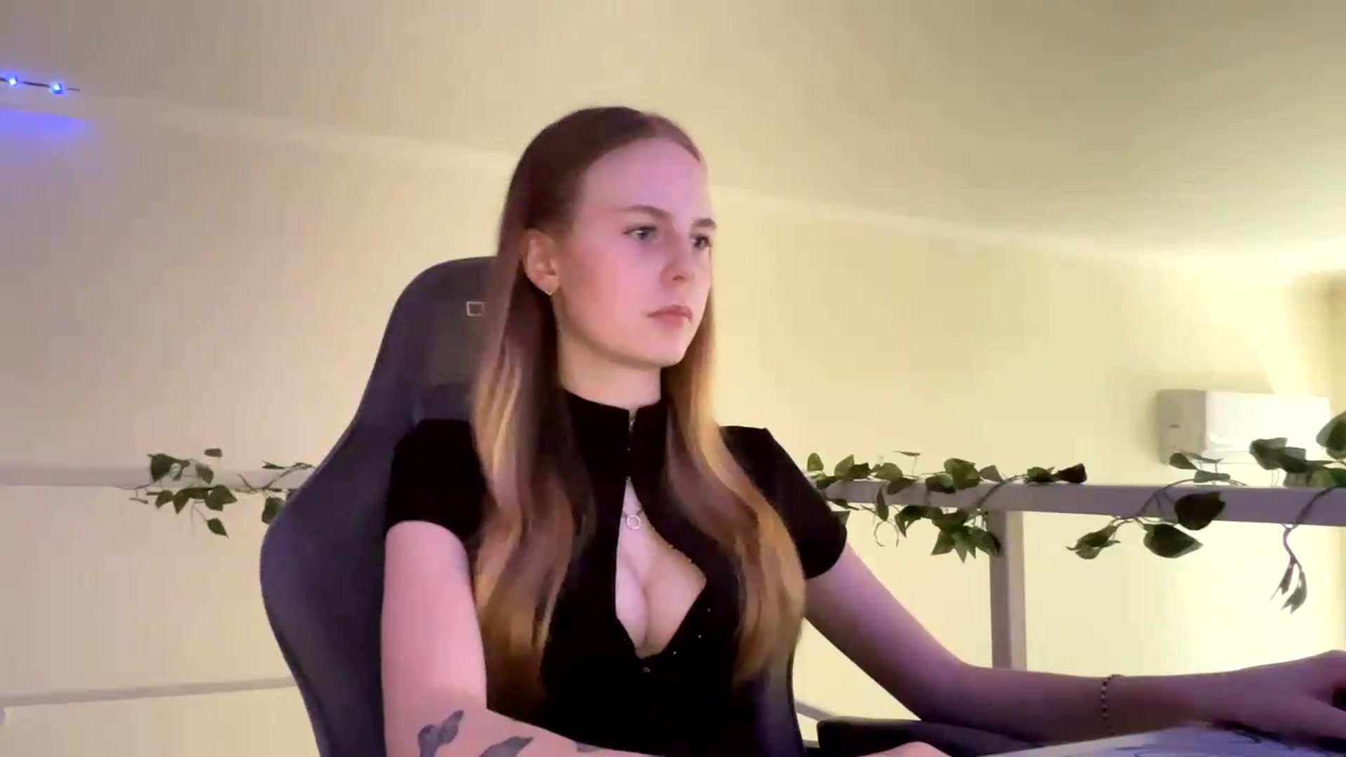 Gallery image thumbnail from SelinaMynx's myfreecams stream on, 06/07/2026, 13:52 image 10 of 20