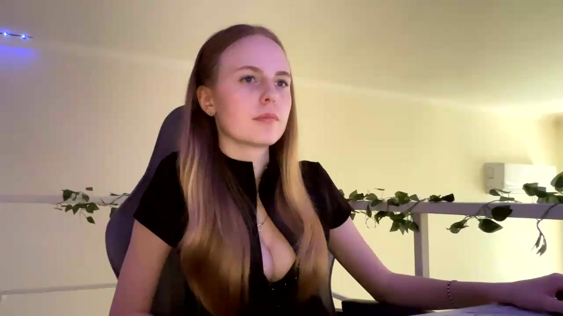 Gallery image thumbnail from SelinaMynx's myfreecams stream on, 06/07/2026, 13:52 image 17 of 20