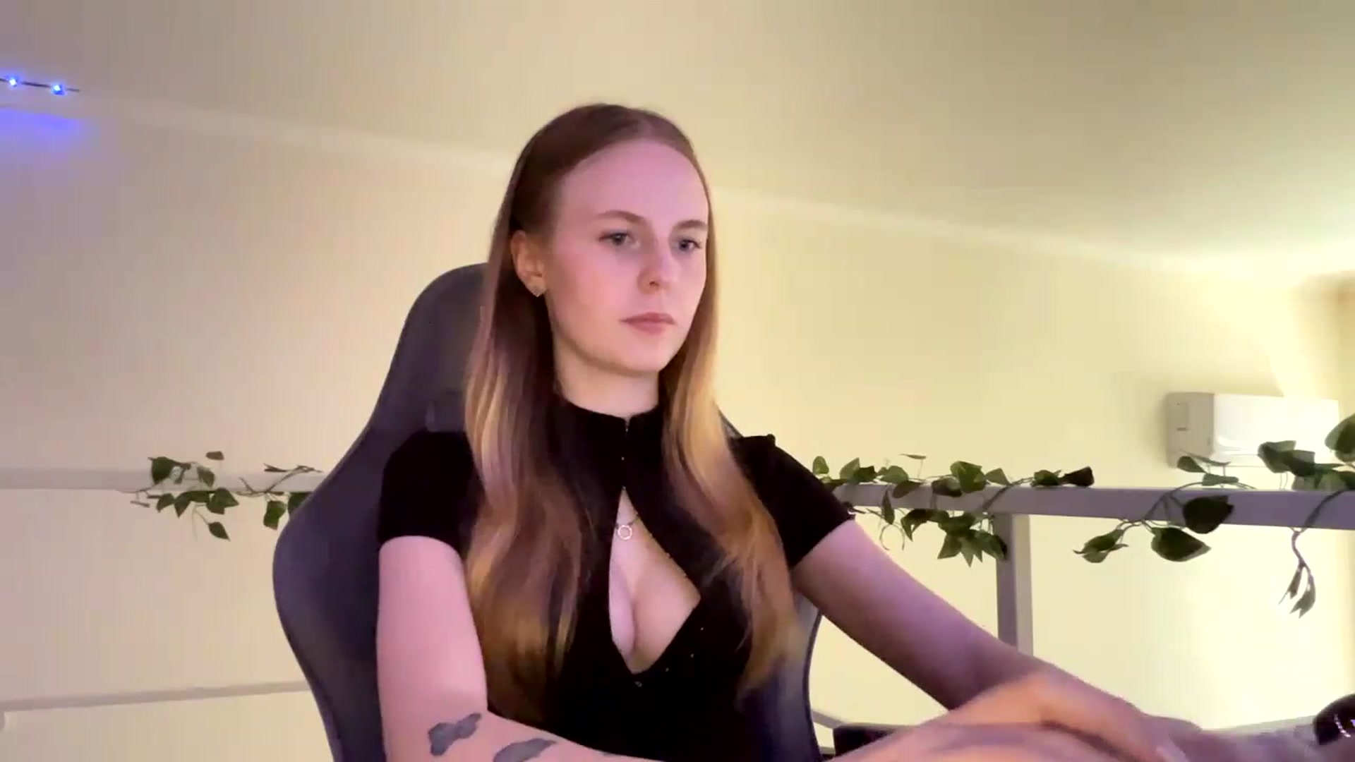 Gallery image thumbnail from SelinaMynx's myfreecams stream on, 06/07/2026, 13:52 image 9 of 20