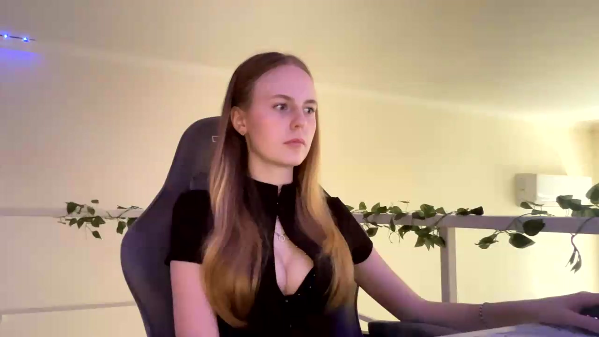 Gallery image thumbnail from SelinaMynx's myfreecams stream on, 06/07/2026, 13:52 image 7 of 20