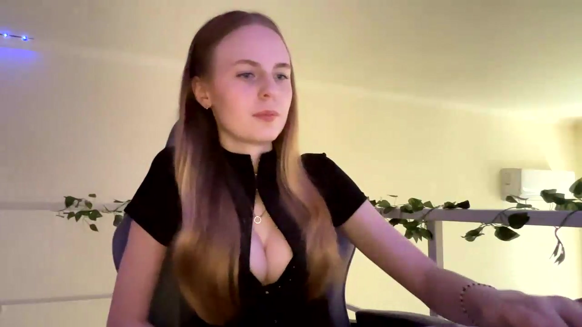 Gallery image thumbnail from SelinaMynx's myfreecams stream on, 06/07/2026, 13:52 image 13 of 20