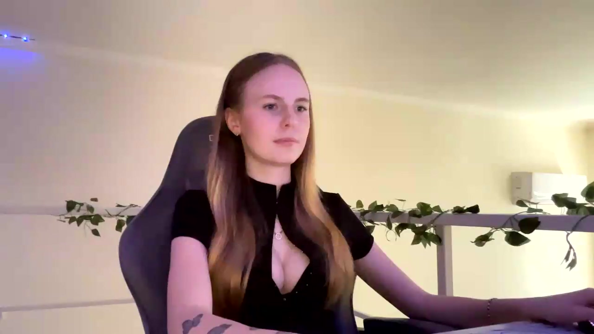 Gallery image thumbnail from SelinaMynx's myfreecams stream on, 06/07/2026, 13:52 image 12 of 20