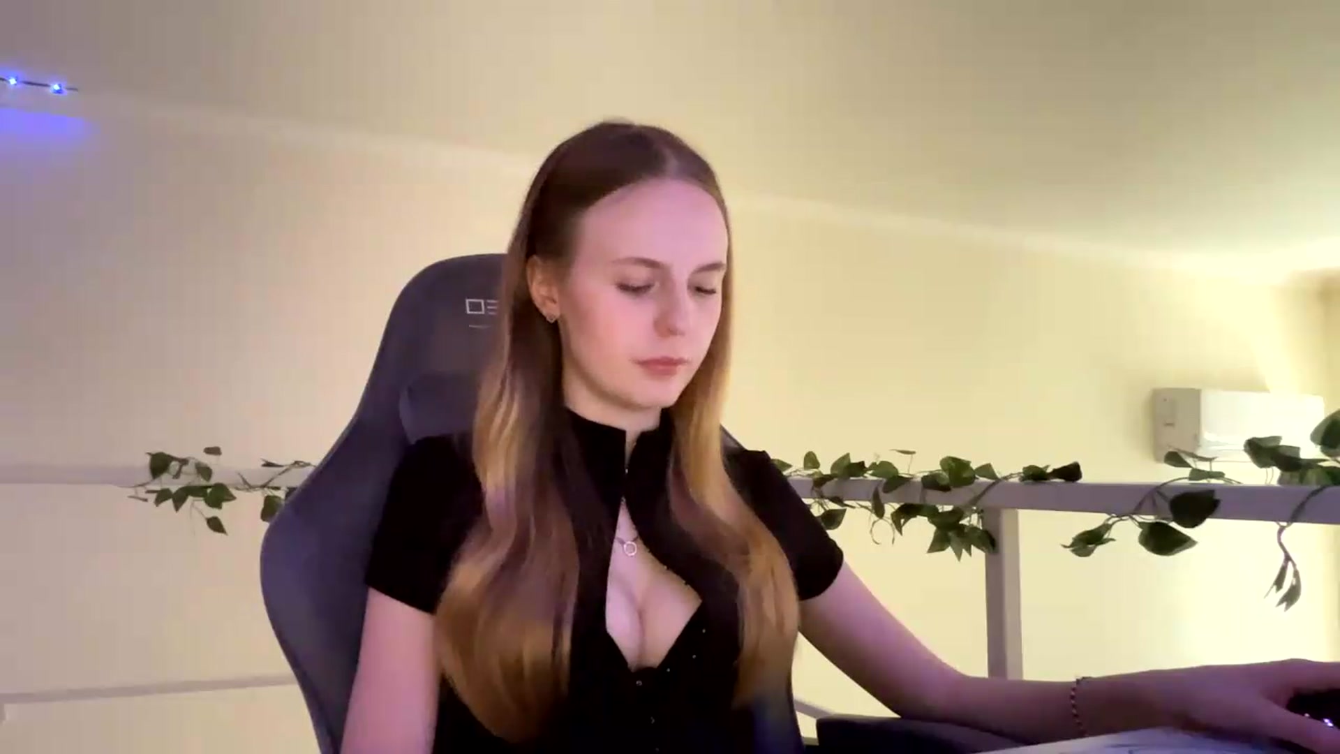 Gallery image thumbnail from SelinaMynx's myfreecams stream on, 06/07/2026, 13:52 image 15 of 20
