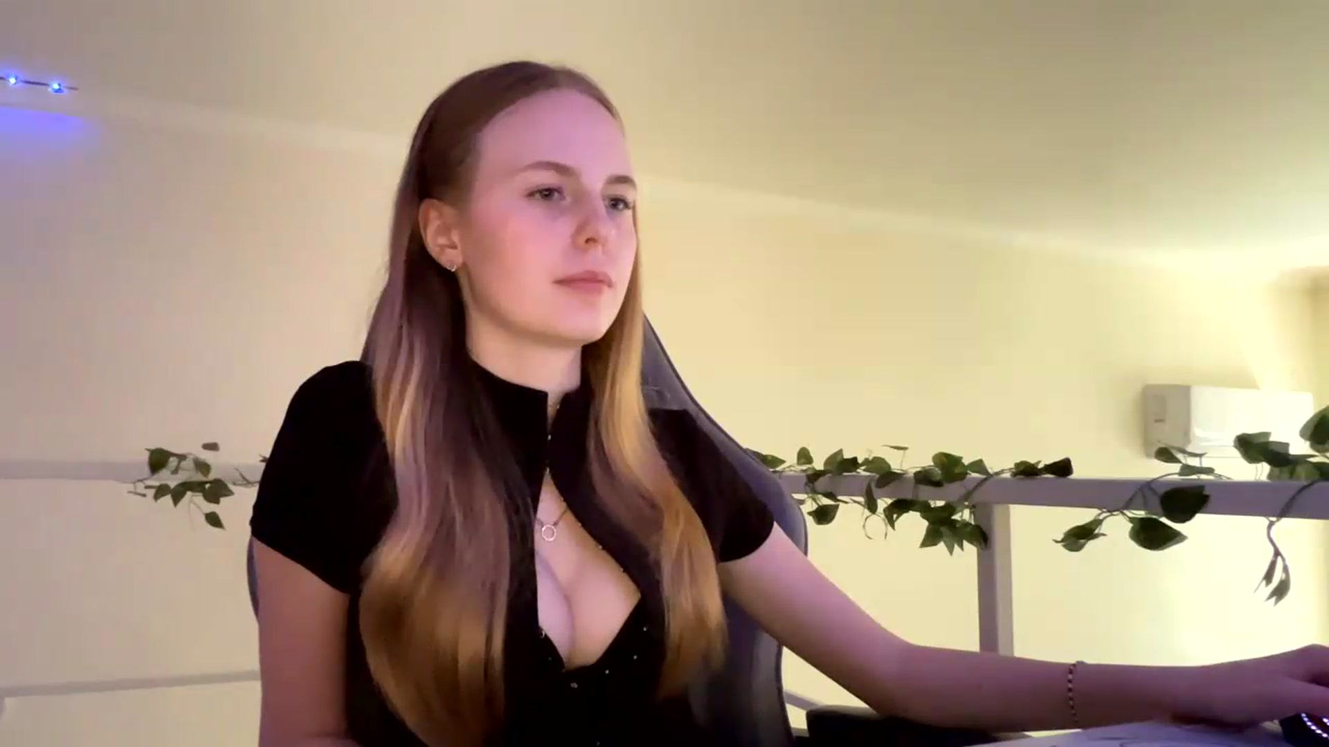 Gallery image thumbnail from SelinaMynx's myfreecams stream on, 06/07/2026, 13:52 image 14 of 20