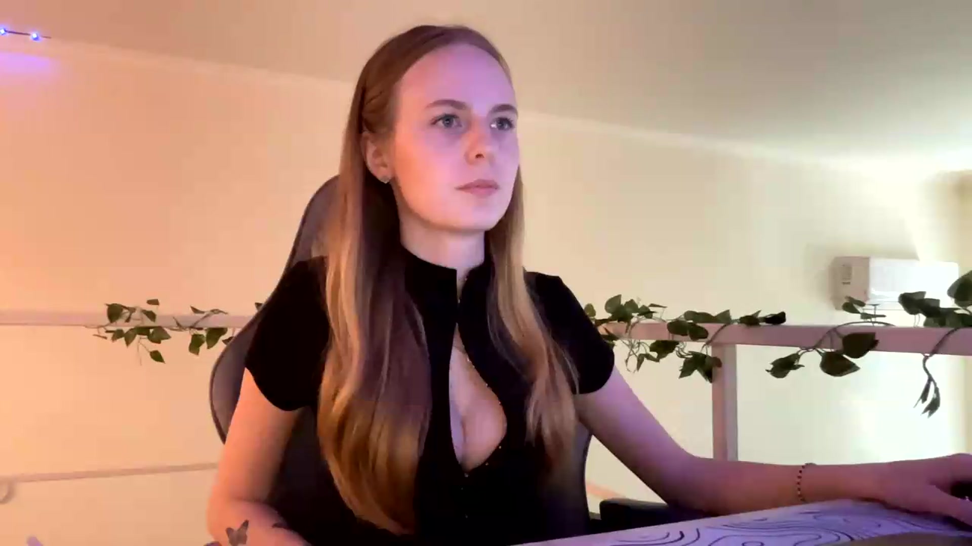 Gallery image thumbnail from SelinaMynx's myfreecams stream on, 06/07/2026, 15:01 image 9 of 20