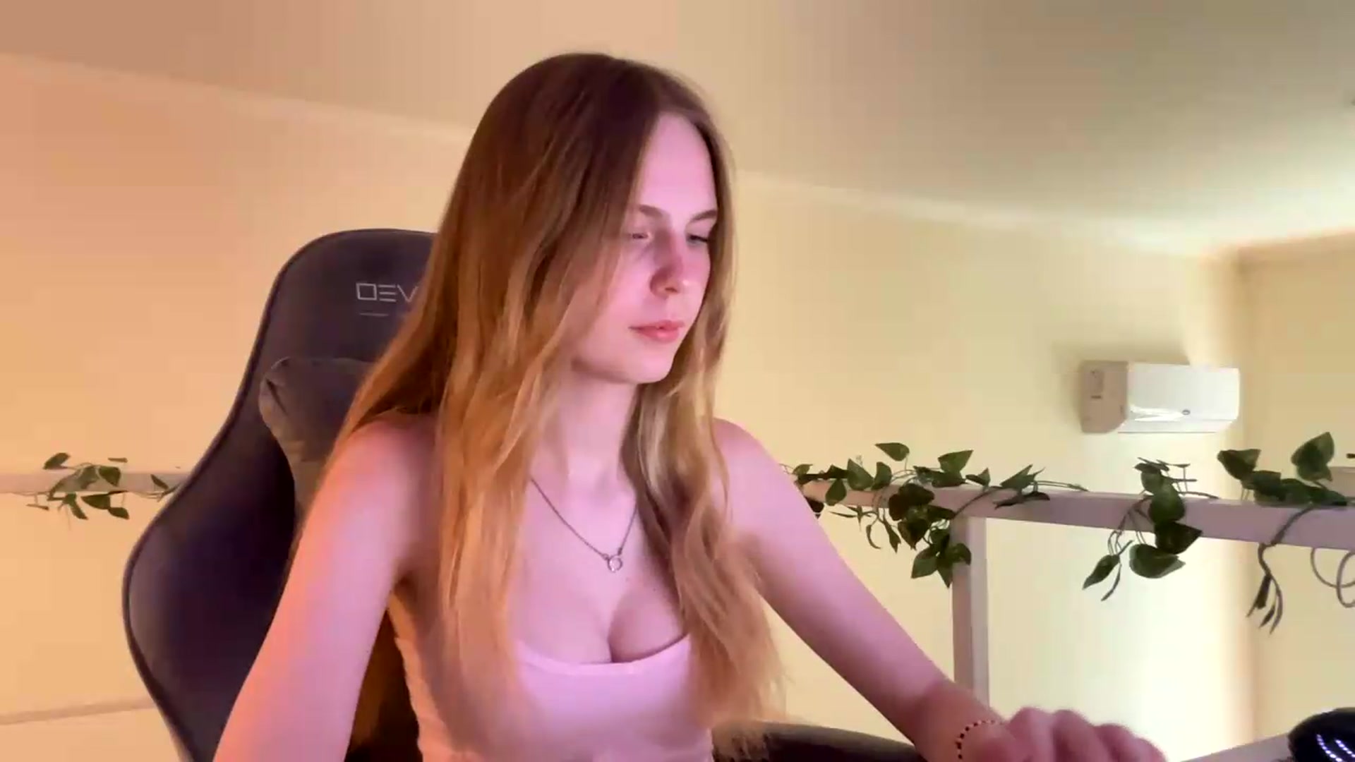 Gallery image thumbnail from SelinaMynx's myfreecams stream on, 06/12/2026, 14:20 image 8 of 20