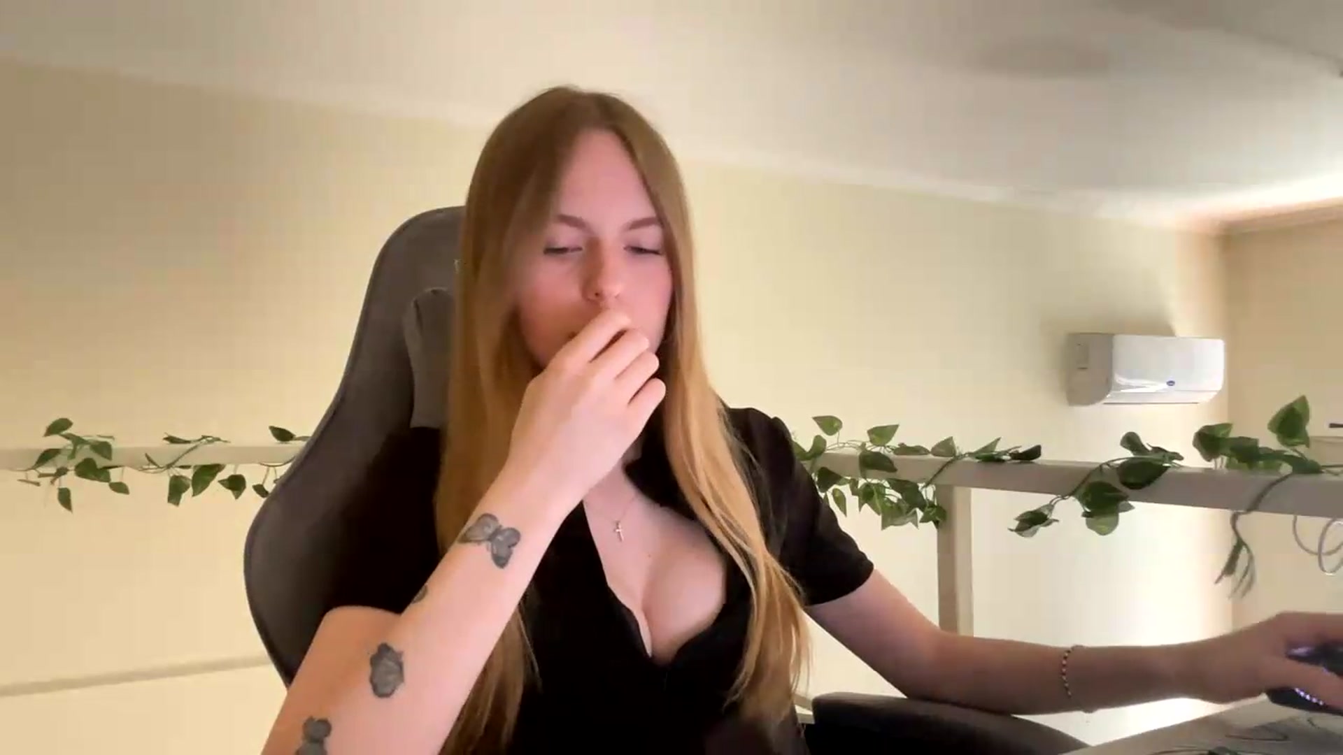 Gallery image thumbnail from SelinaMynx's myfreecams stream on, 06/14/2026, 09:40 image 6 of 20