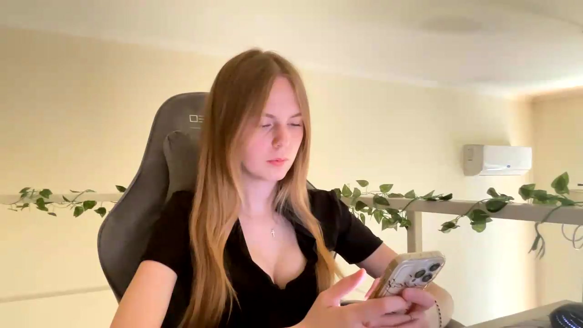 Gallery image thumbnail from SelinaMynx's myfreecams stream on, 06/14/2026, 10:47 image 11 of 20