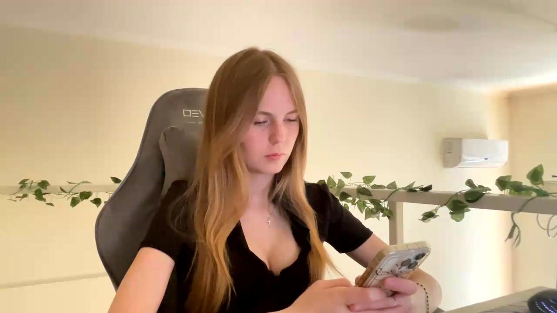 Gallery image thumbnail from SelinaMynx's myfreecams stream on, 06/14/2026, 10:47 image 10 of 20