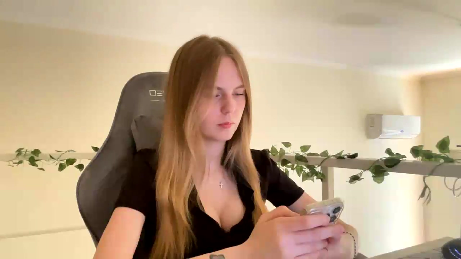 Gallery image thumbnail from SelinaMynx's myfreecams stream on, 06/14/2026, 10:47 image 6 of 20