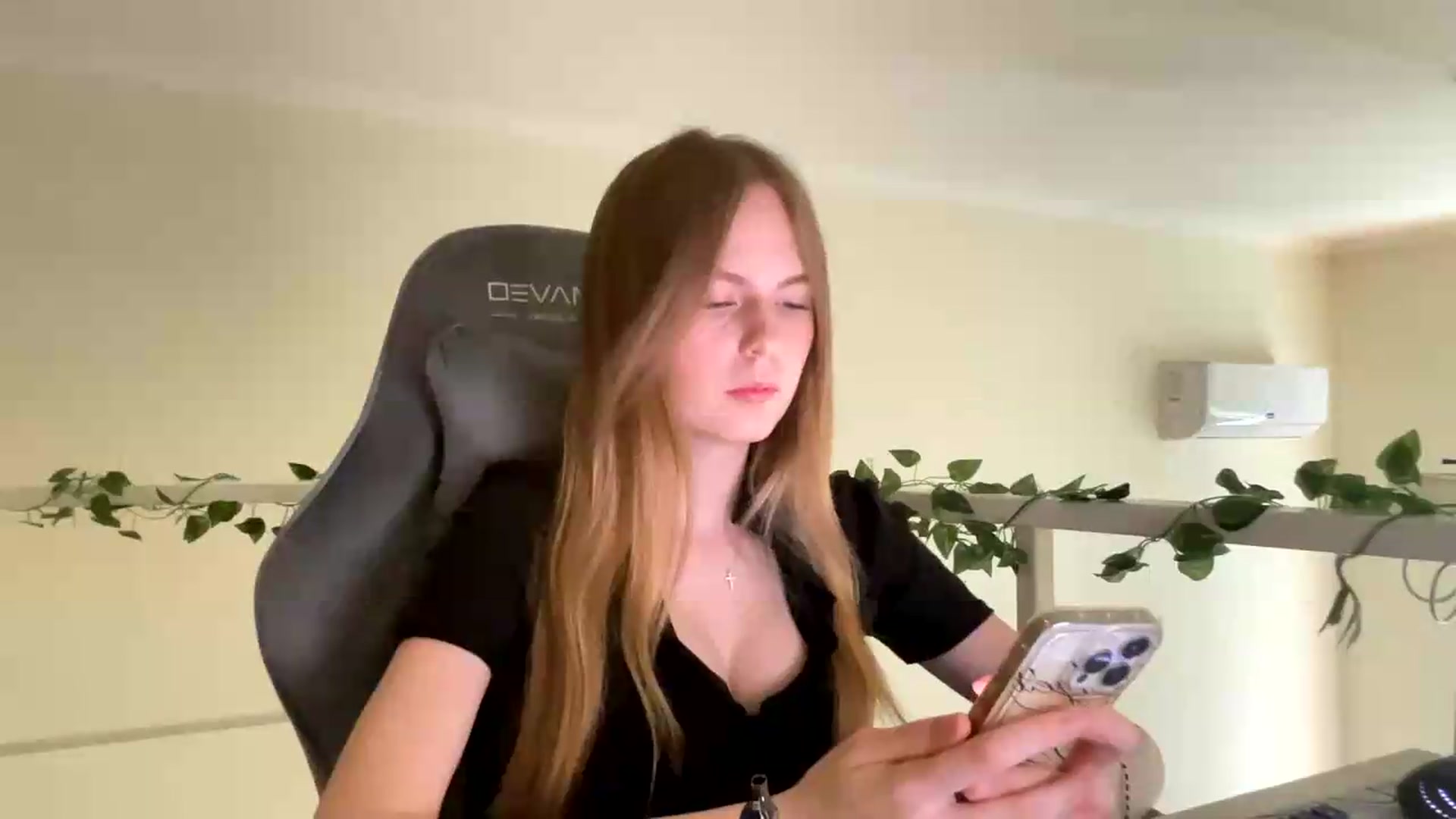 Gallery image thumbnail from SelinaMynx's myfreecams stream on, 06/14/2026, 10:47 image 17 of 20