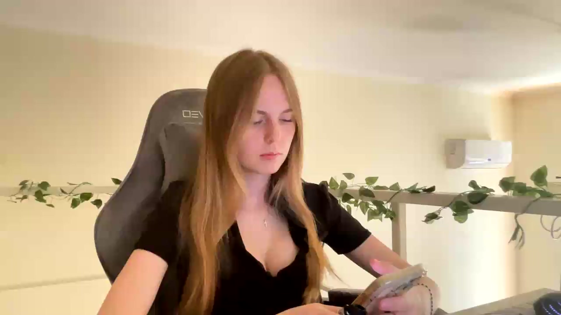 Gallery image thumbnail from SelinaMynx's myfreecams stream on, 06/14/2026, 10:47 image 13 of 20