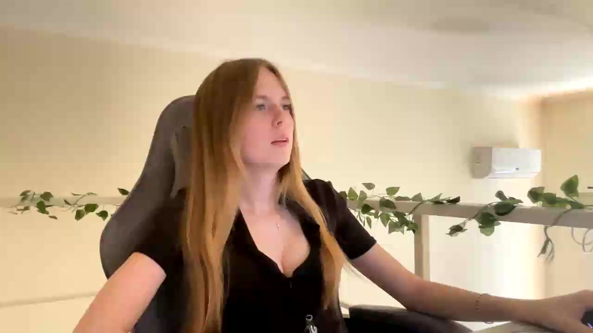 Gallery image thumbnail from SelinaMynx's myfreecams stream on, 06/14/2026, 10:47 image 15 of 20