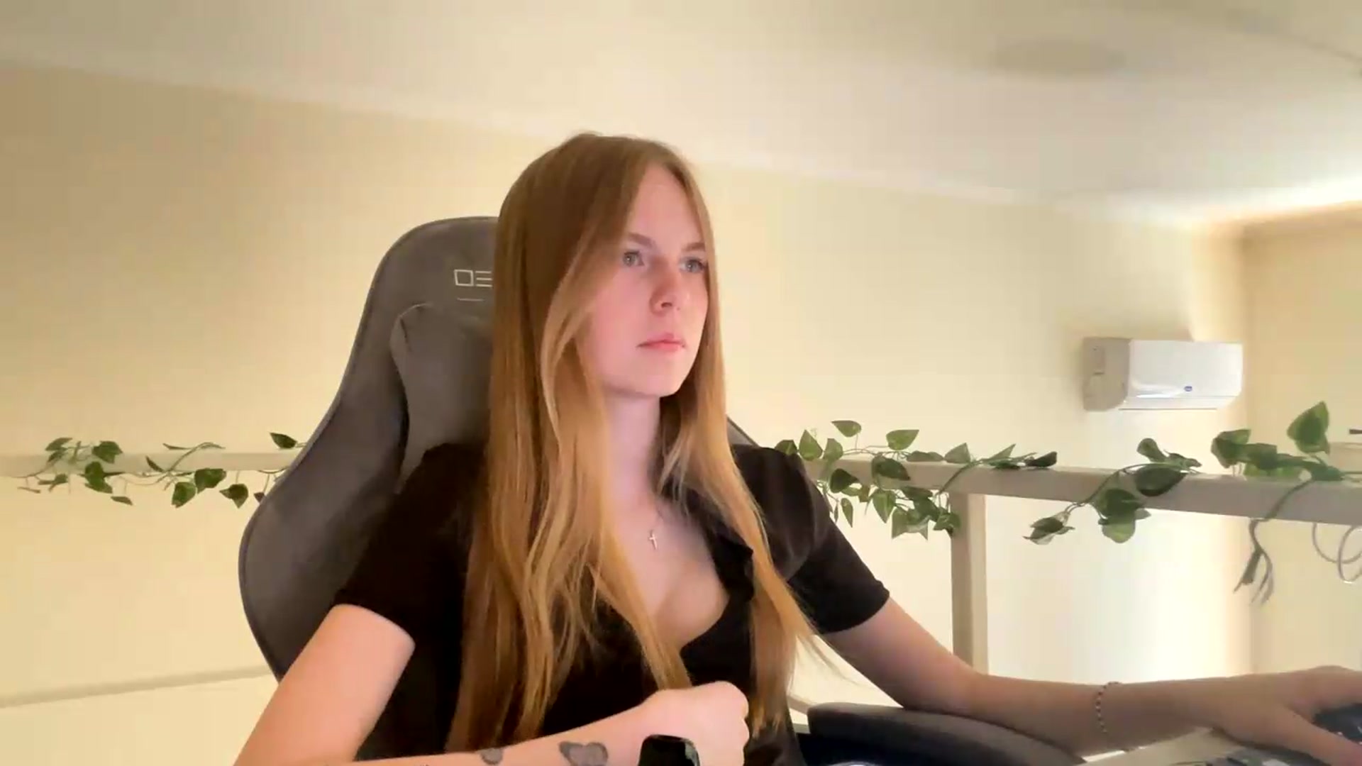 Gallery image thumbnail from SelinaMynx's myfreecams stream on, 06/14/2026, 10:47 image 19 of 20