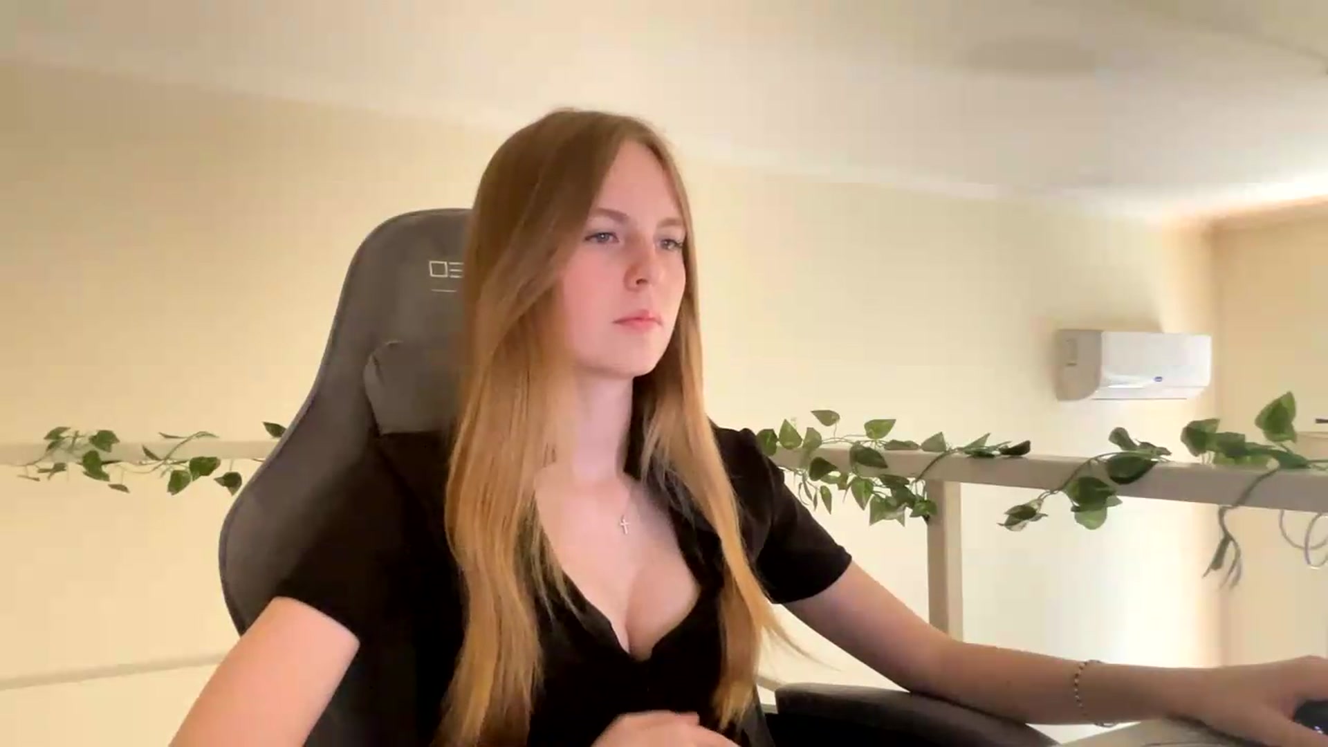 Gallery image thumbnail from SelinaMynx's myfreecams stream on, 06/14/2026, 10:47 image 2 of 20