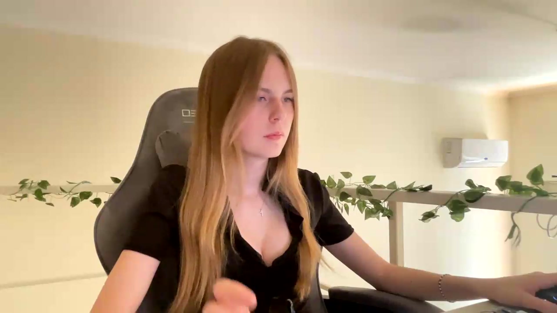Gallery image thumbnail from SelinaMynx's myfreecams stream on, 06/14/2026, 10:47 image 20 of 20