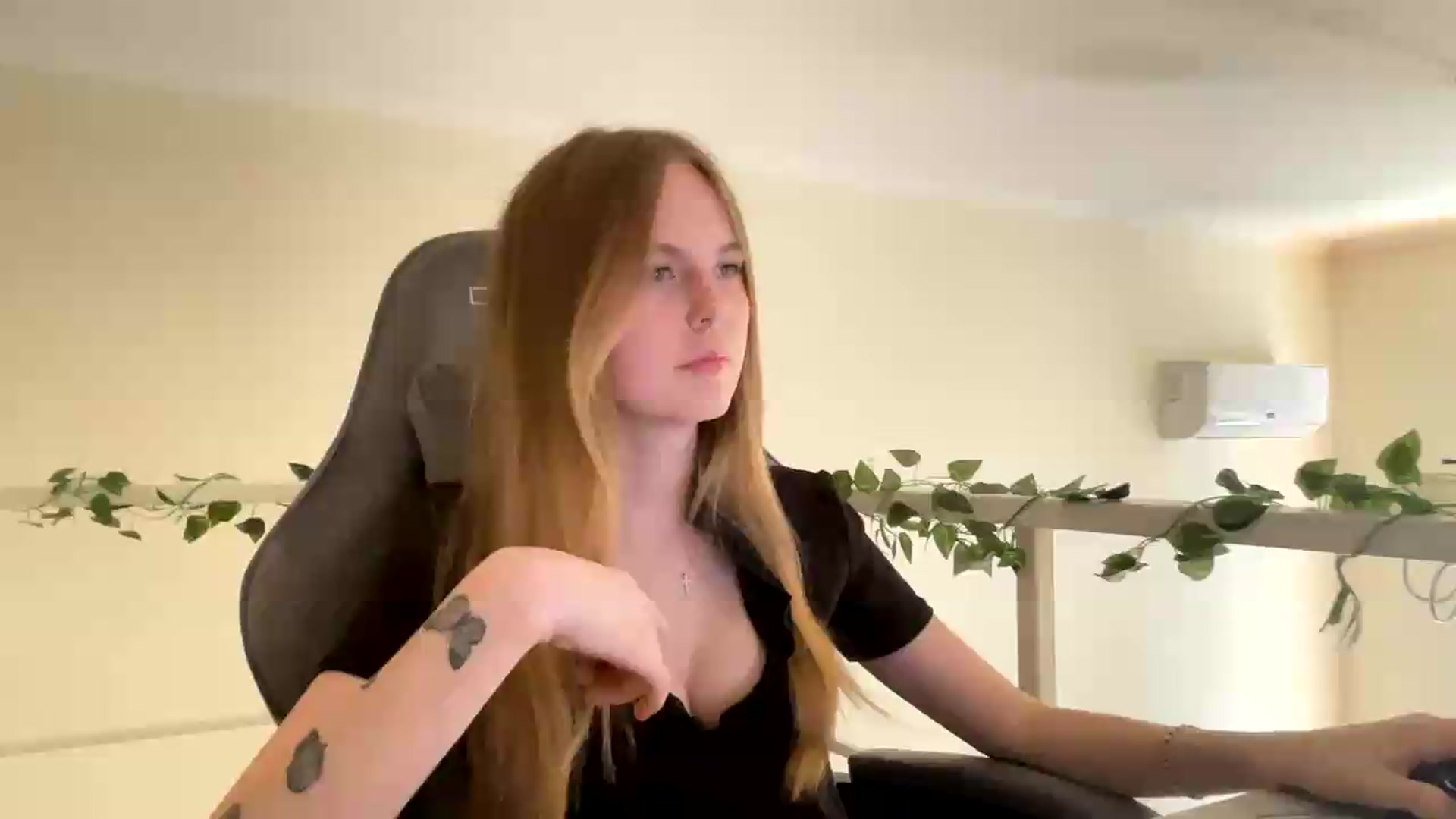 Gallery image thumbnail from SelinaMynx's myfreecams stream on, 06/14/2026, 10:47 image 7 of 20