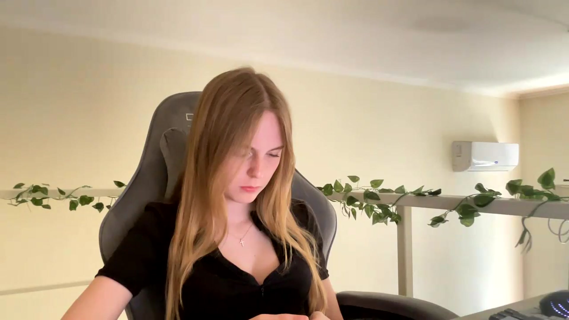 Gallery image thumbnail from SelinaMynx's myfreecams stream on, 06/14/2026, 12:04 image 15 of 20