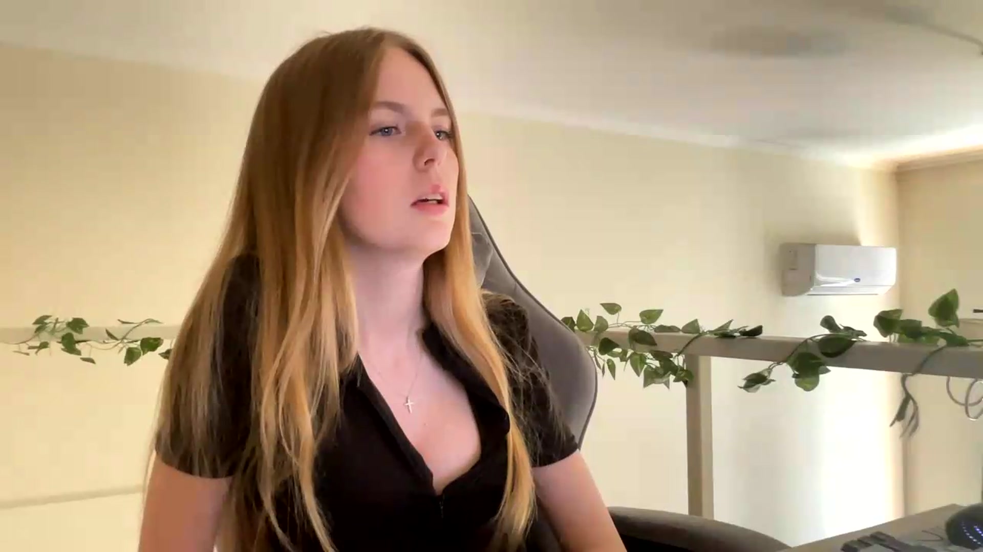 Gallery image thumbnail from SelinaMynx's myfreecams stream on, 06/14/2026, 12:04 image 2 of 20