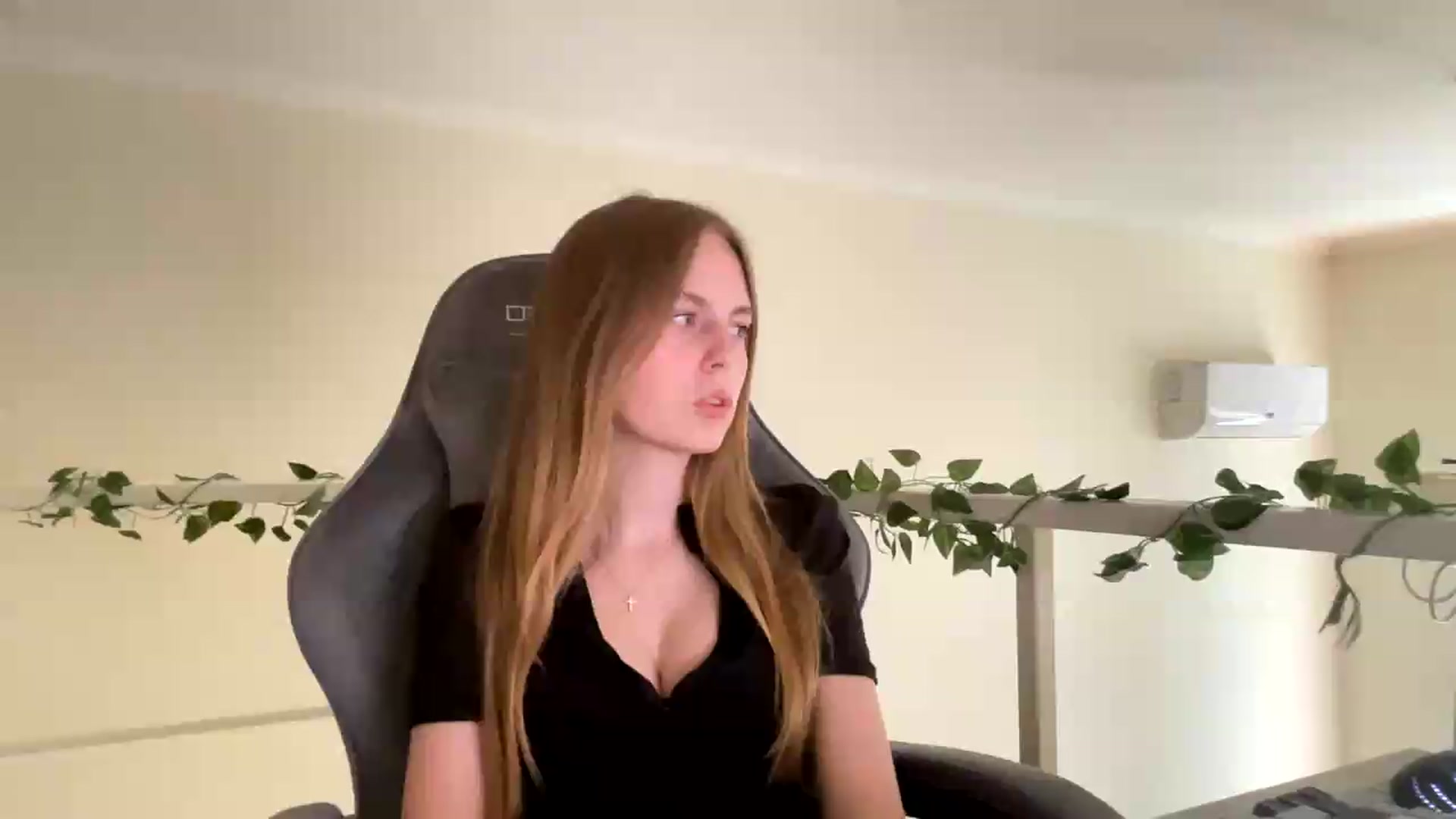Gallery image thumbnail from SelinaMynx's myfreecams stream on, 06/14/2026, 12:04 image 8 of 20