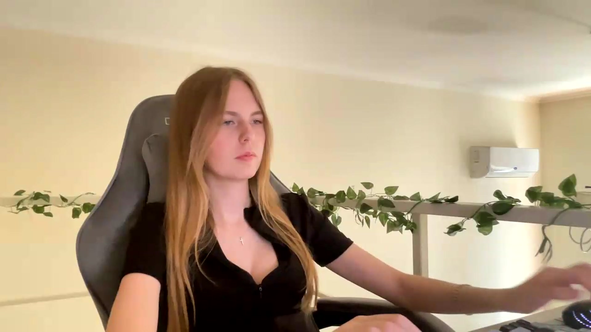 Gallery image thumbnail from SelinaMynx's myfreecams stream on, 06/14/2026, 12:04 image 20 of 20