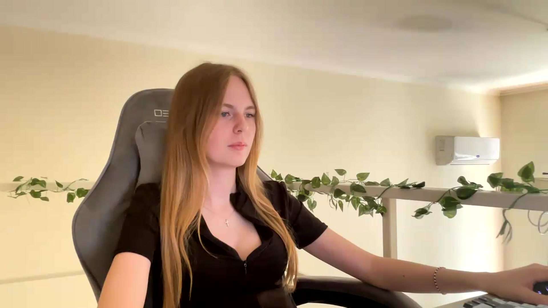 Gallery image thumbnail from SelinaMynx's myfreecams stream on, 06/14/2026, 12:04 image 19 of 20