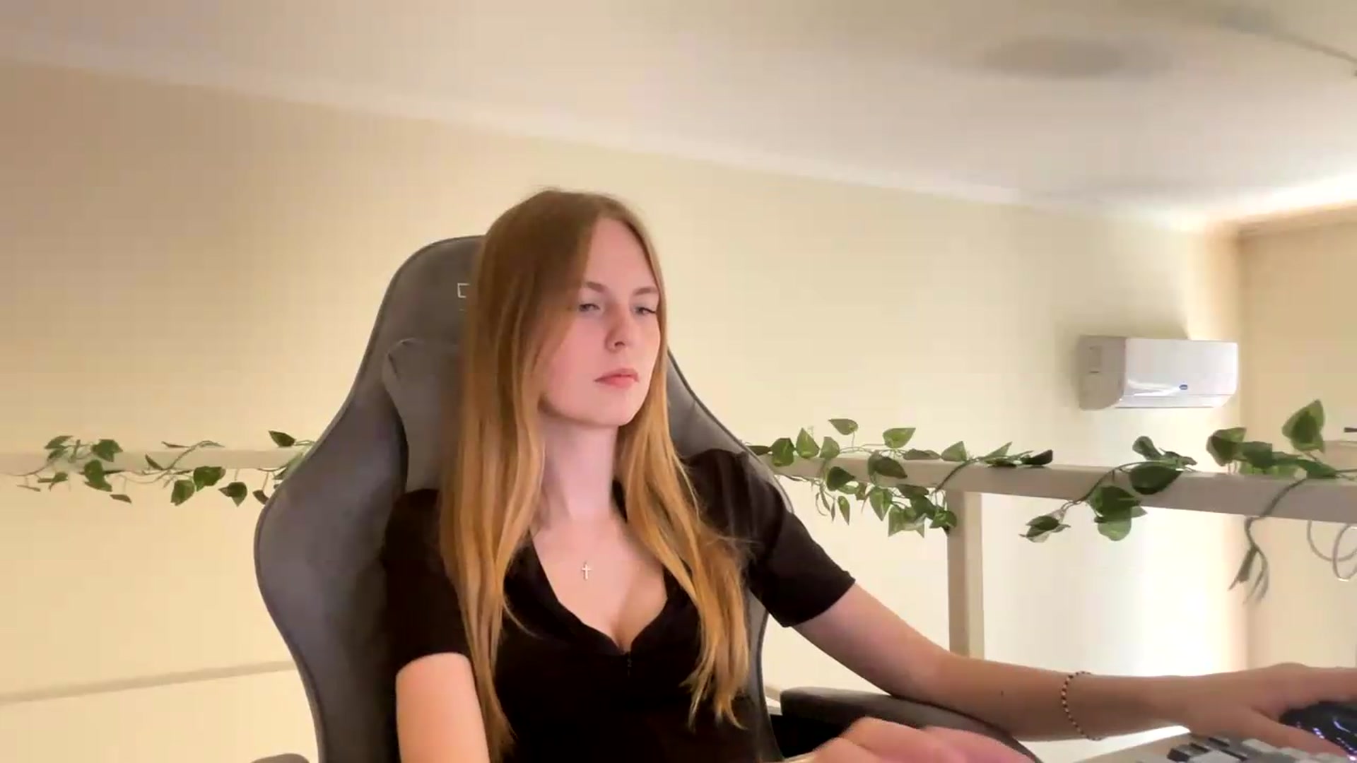 Gallery image thumbnail from SelinaMynx's myfreecams stream on, 06/14/2026, 12:04 image 9 of 20