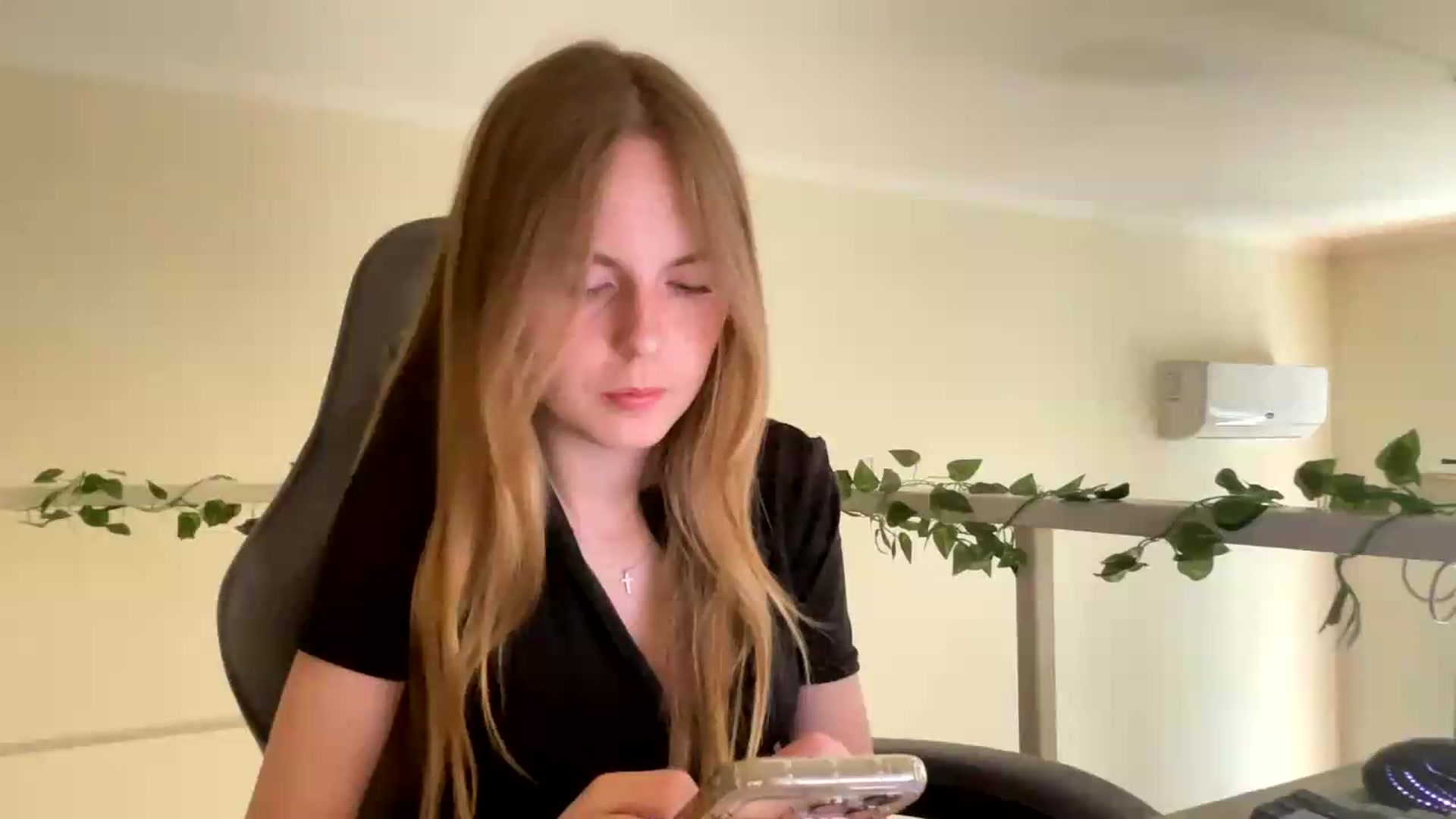 Gallery image thumbnail from SelinaMynx's myfreecams stream on, 06/14/2026, 12:04 image 16 of 20