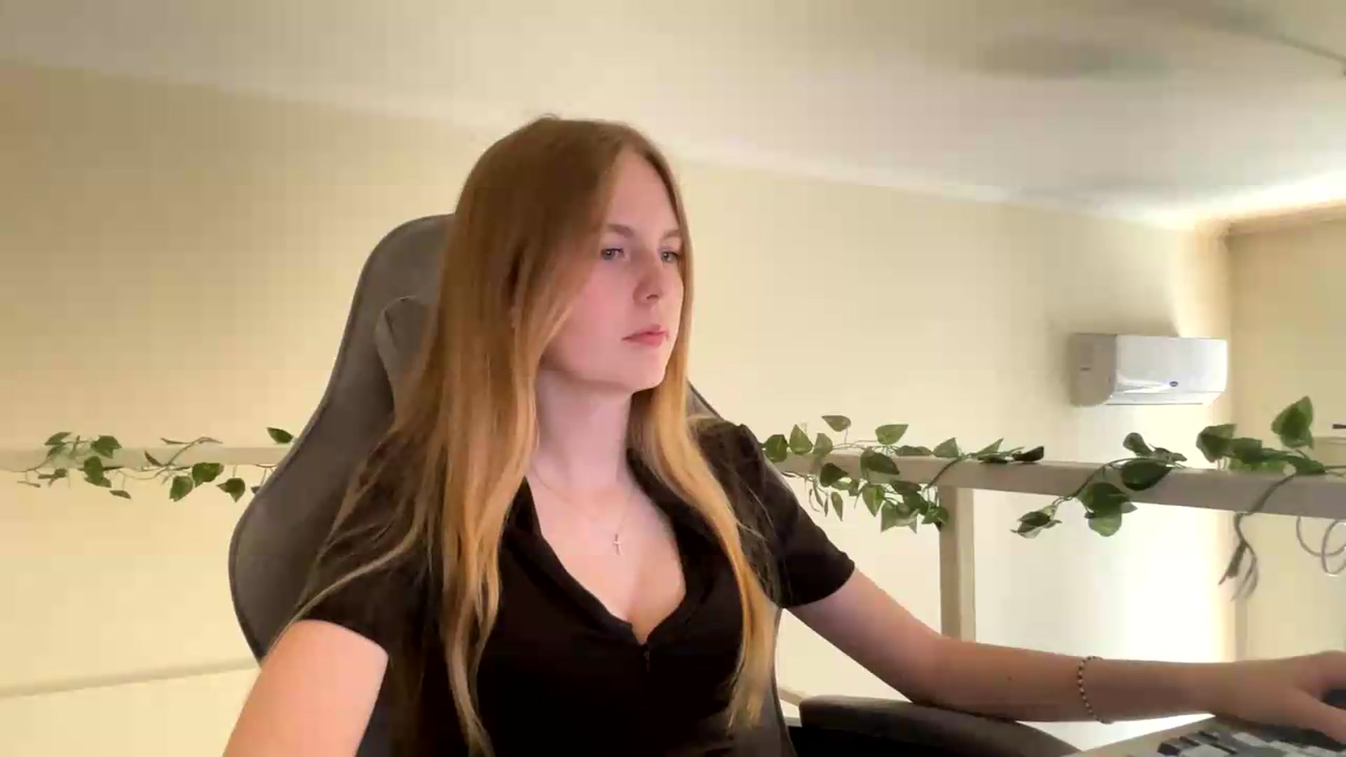 Gallery image thumbnail from SelinaMynx's myfreecams stream on, 06/14/2026, 12:04 image 3 of 20