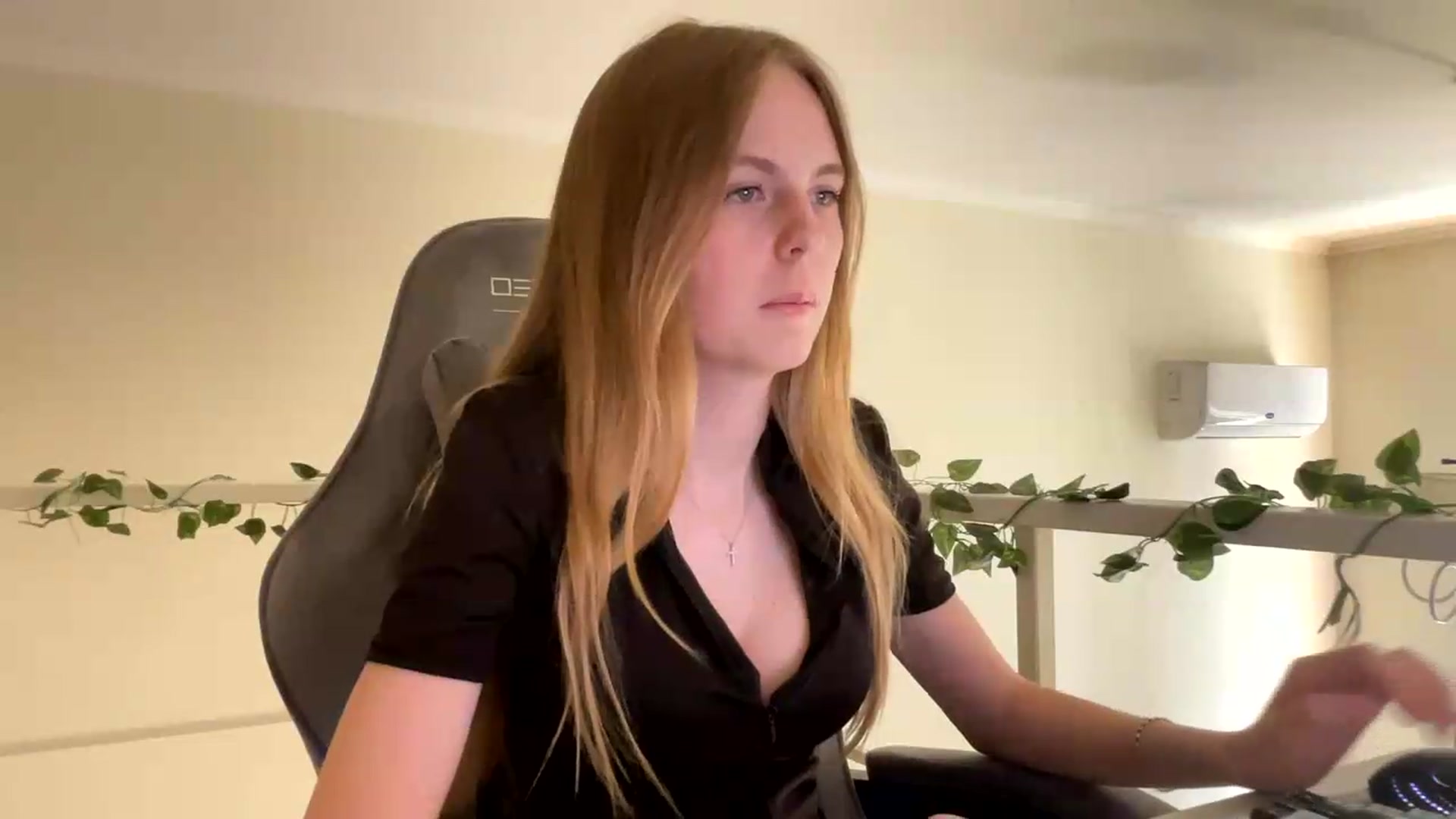 Gallery image thumbnail from SelinaMynx's myfreecams stream on, 06/14/2026, 12:04 image 13 of 20
