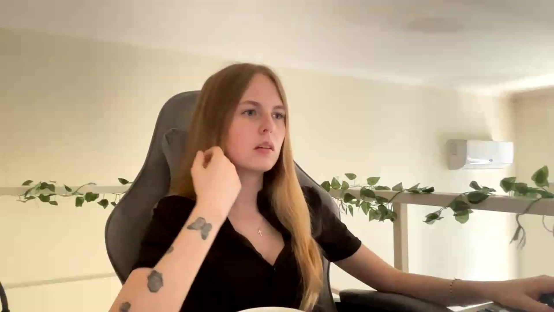 Gallery image thumbnail from SelinaMynx's myfreecams stream on, 06/14/2026, 13:25 image 4 of 20