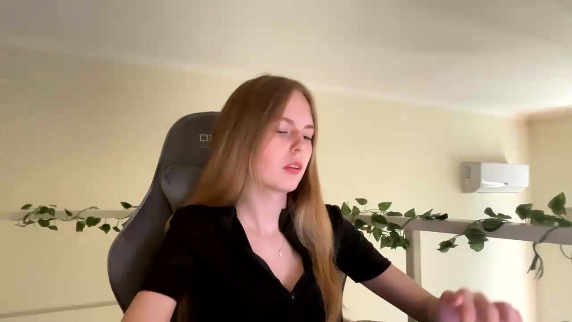 Gallery image thumbnail from SelinaMynx's myfreecams stream on, 06/14/2026, 13:25 image 2 of 20