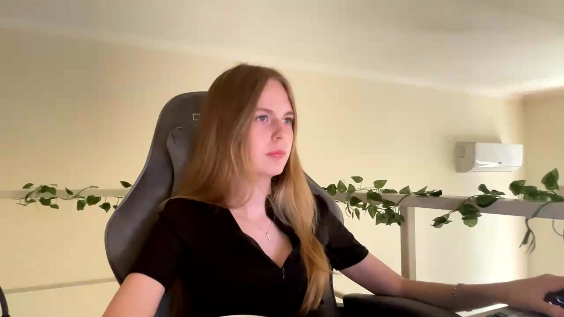 Gallery image thumbnail from SelinaMynx's myfreecams stream on, 06/14/2026, 13:25 image 9 of 20