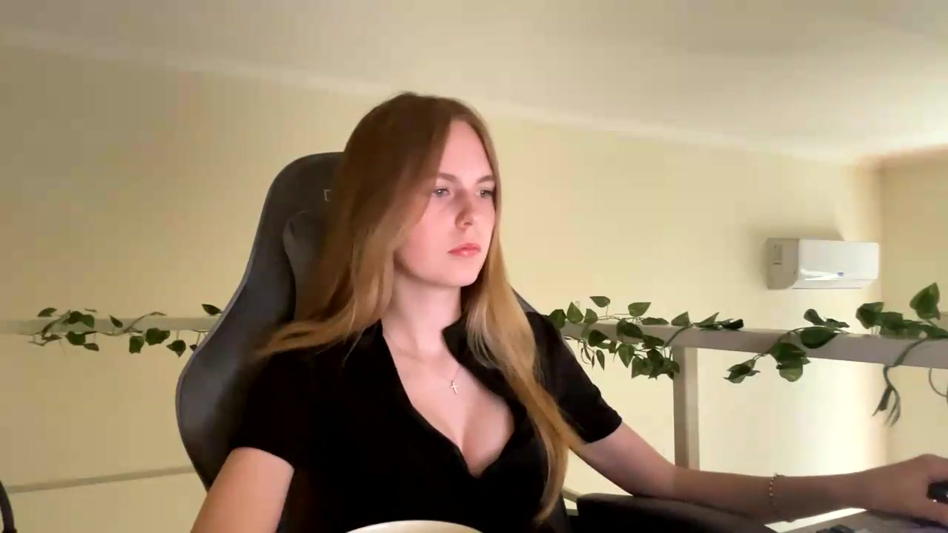 Gallery image thumbnail from SelinaMynx's myfreecams stream on, 06/14/2026, 13:25 image 18 of 20