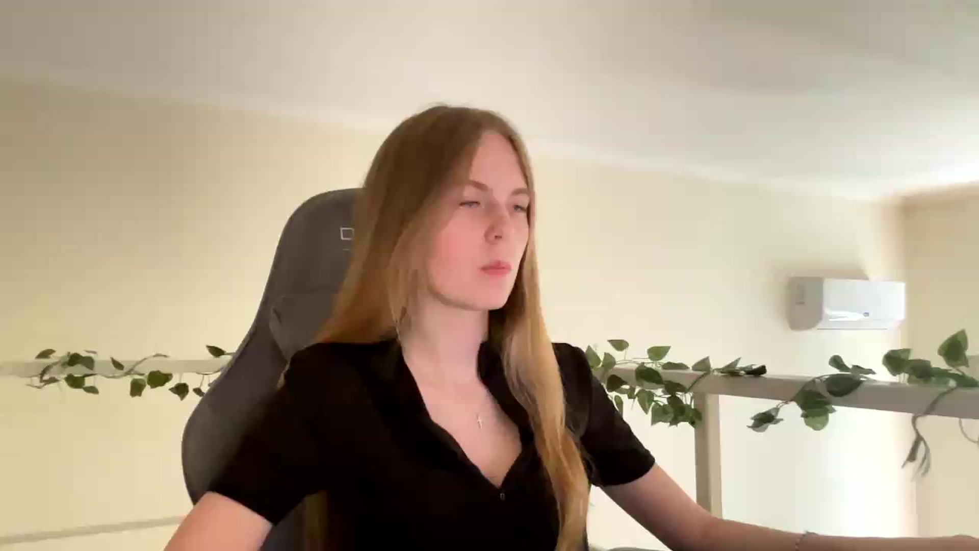 Gallery image thumbnail from SelinaMynx's myfreecams stream on, 06/14/2026, 13:25 image 1 of 20