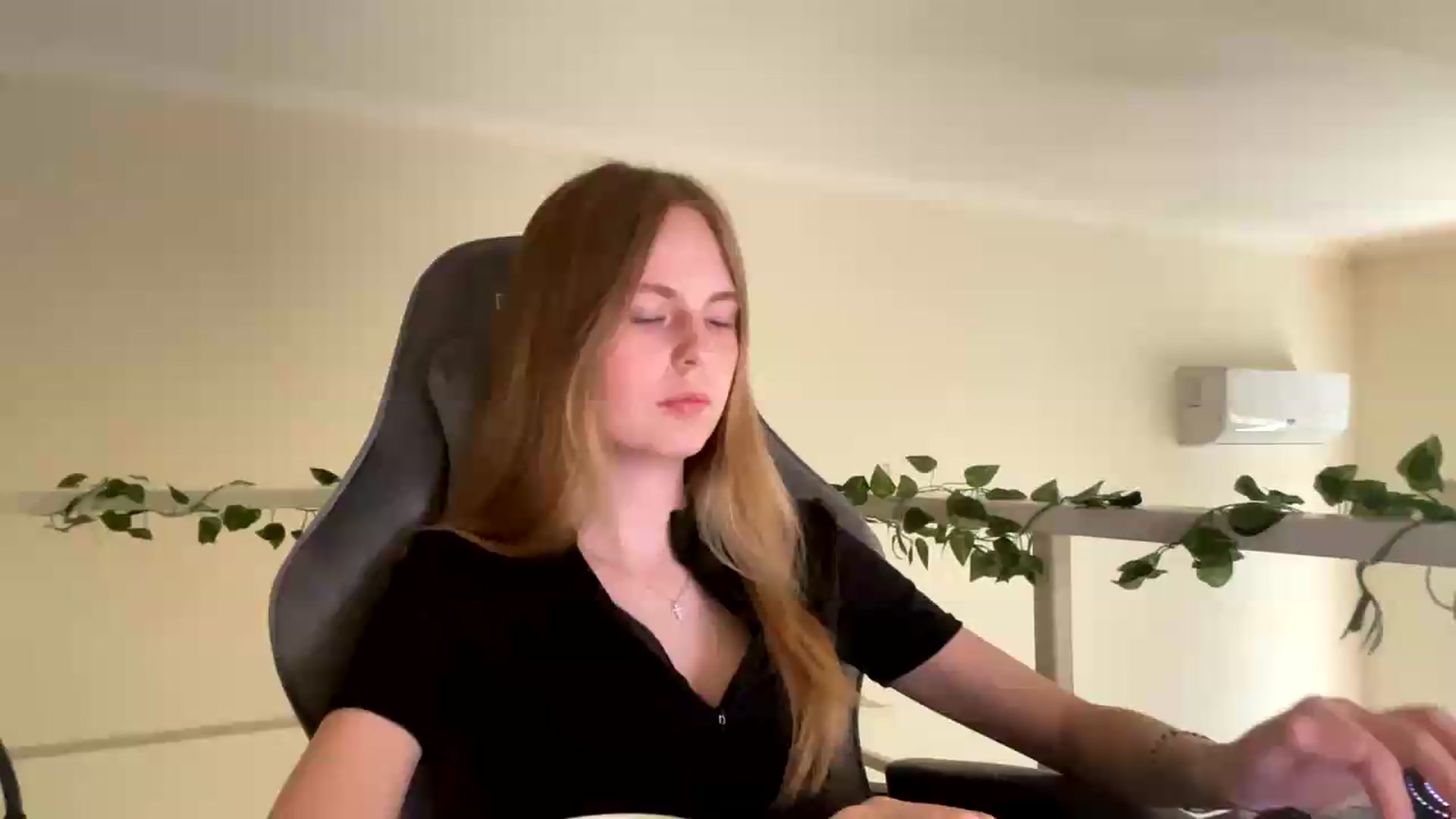 Gallery image thumbnail from SelinaMynx's myfreecams stream on, 06/14/2026, 13:25 image 10 of 20
