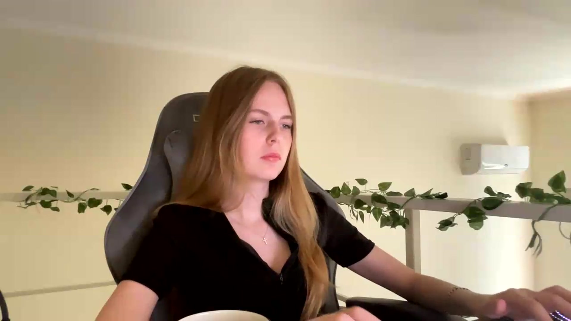 Gallery image thumbnail from SelinaMynx's myfreecams stream on, 06/14/2026, 13:25 image 7 of 20