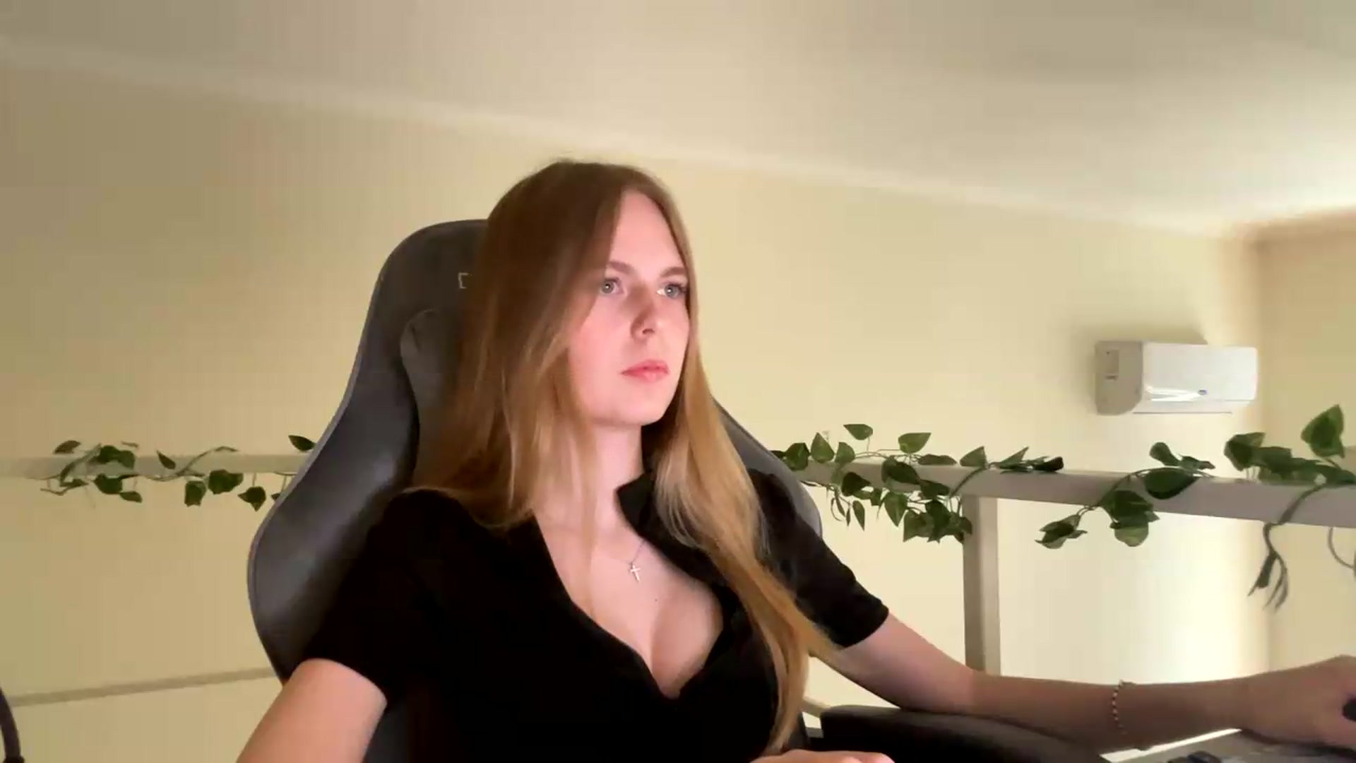 Gallery image thumbnail from SelinaMynx's myfreecams stream on, 06/14/2026, 13:25 image 17 of 20
