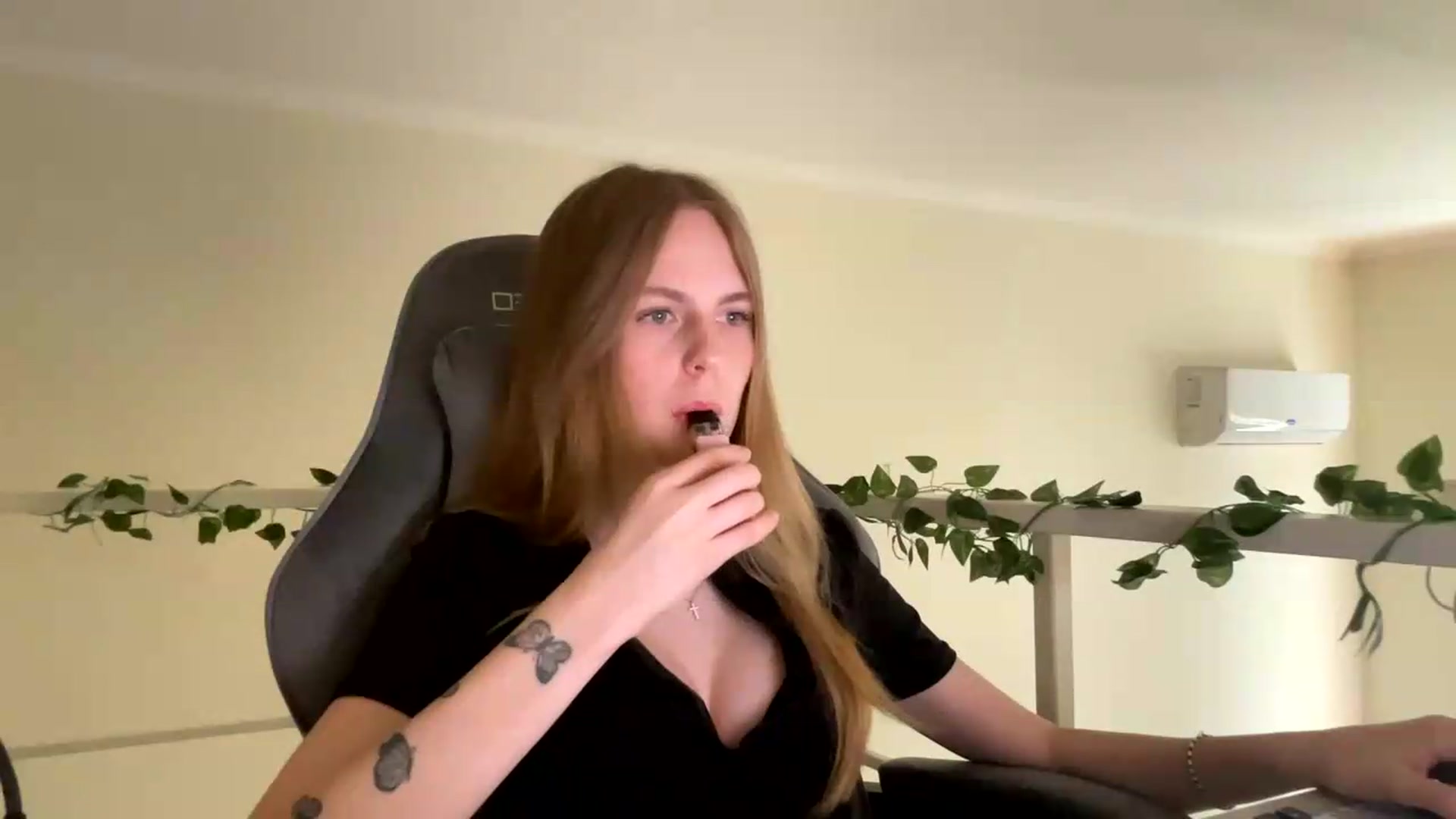 Gallery image thumbnail from SelinaMynx's myfreecams stream on, 06/14/2026, 13:25 image 12 of 20