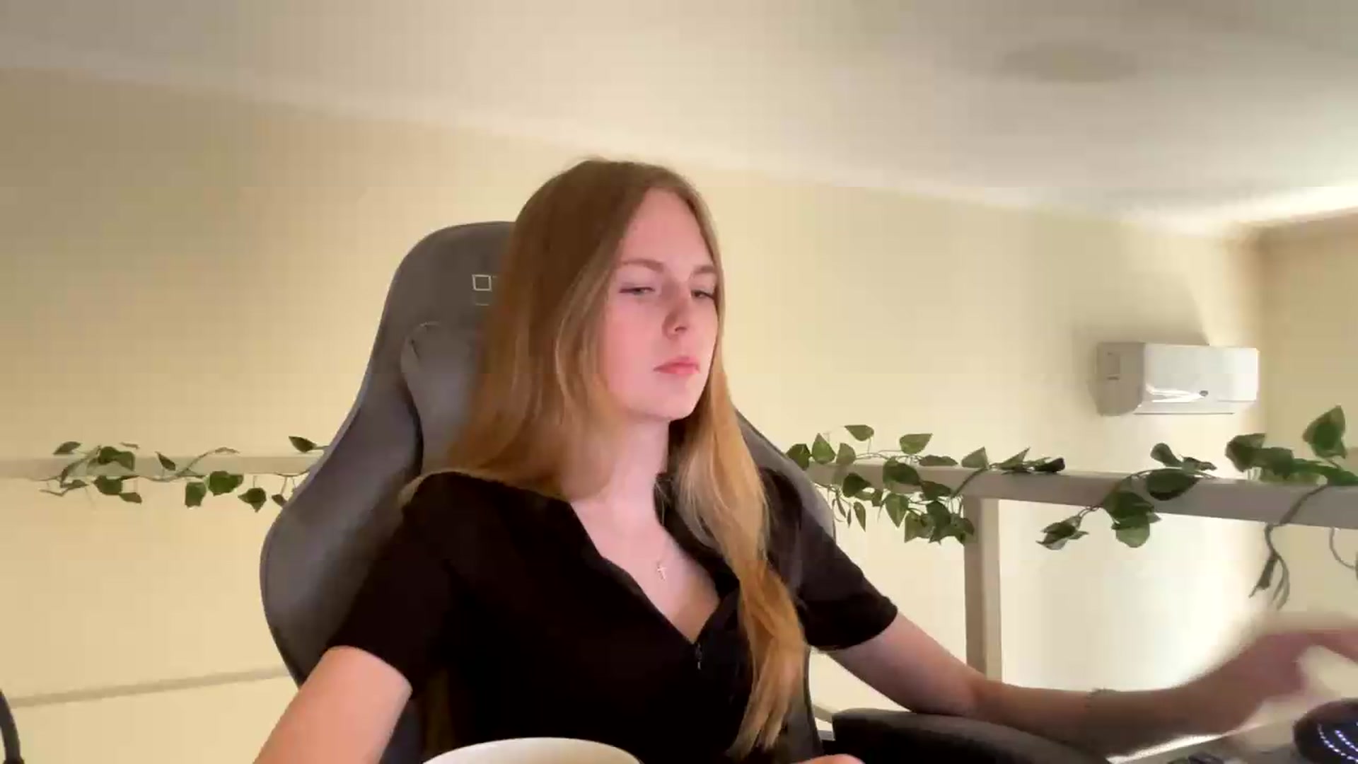 Gallery image thumbnail from SelinaMynx's myfreecams stream on, 06/14/2026, 13:25 image 8 of 20