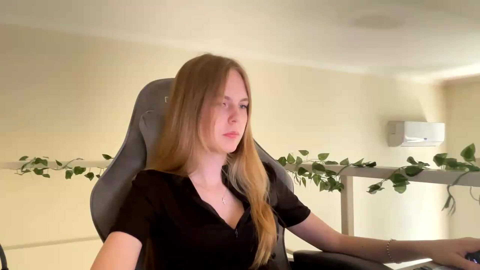 Gallery image thumbnail from SelinaMynx's myfreecams stream on, 06/14/2026, 13:25 image 5 of 20