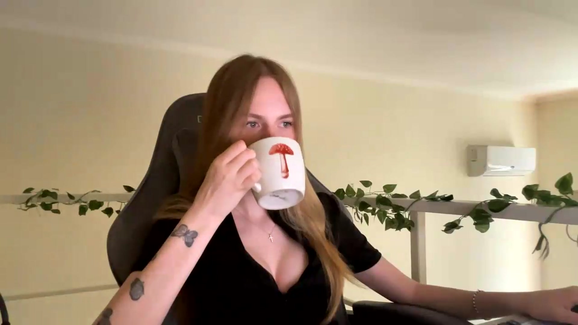 Gallery image thumbnail from SelinaMynx's myfreecams stream on, 06/14/2026, 13:25 image 19 of 20