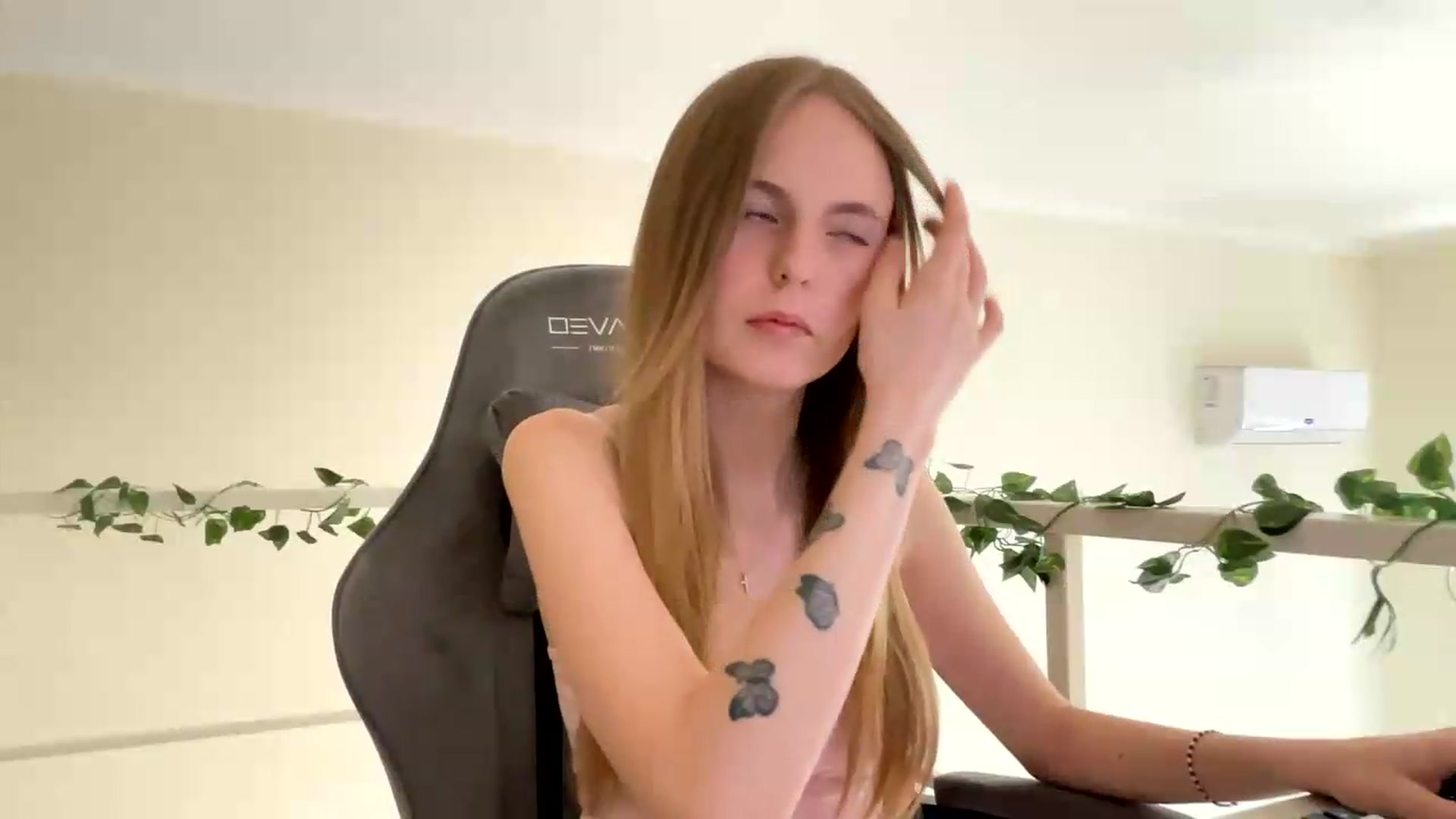 Gallery image thumbnail from SelinaMynx's myfreecams stream on, 06/16/2026, 08:59 image 18 of 20
