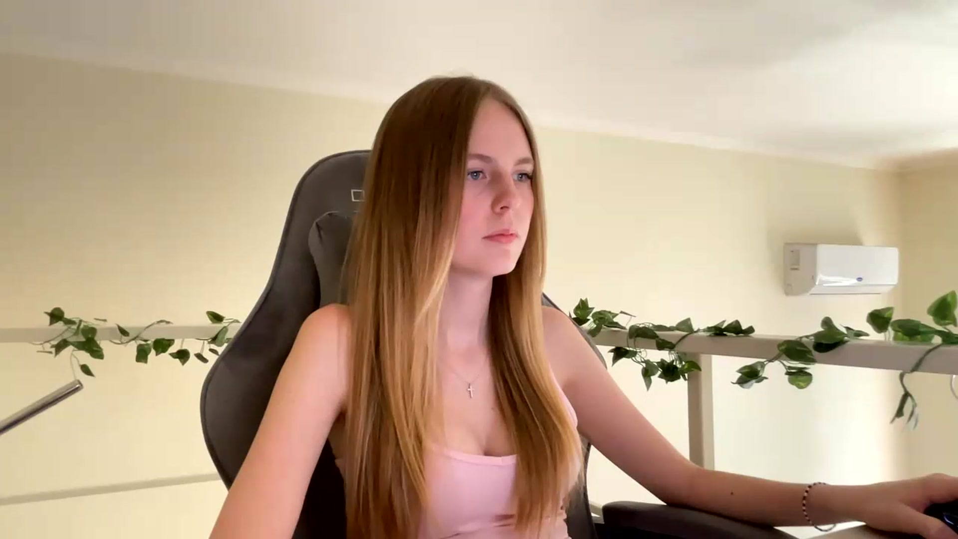 Gallery image thumbnail from SelinaMynx's myfreecams stream on, 06/16/2026, 12:23 image 17 of 20