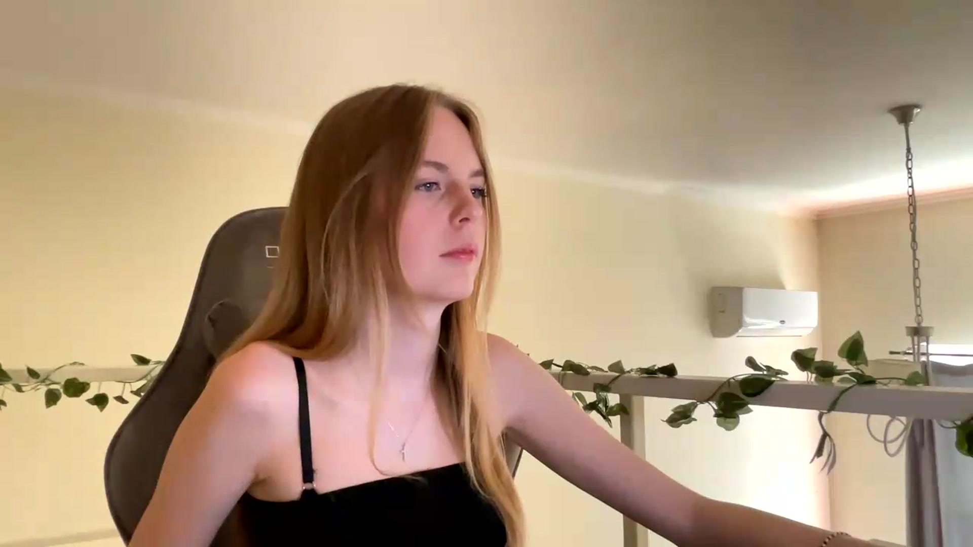 Gallery image thumbnail from SelinaMynx's myfreecams stream on, 06/20/2026, 09:34 image 14 of 20
