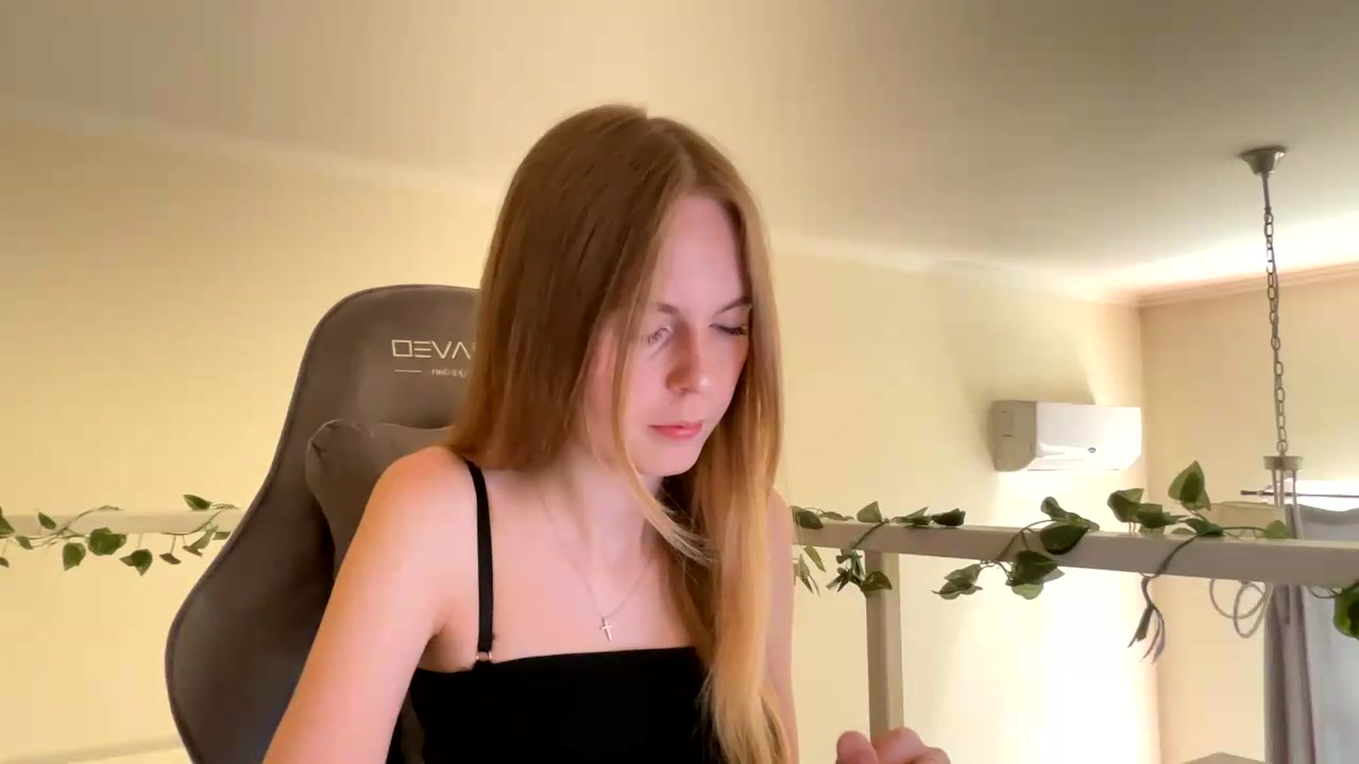 Gallery image thumbnail from SelinaMynx's myfreecams stream on, 06/20/2026, 09:34 image 2 of 20