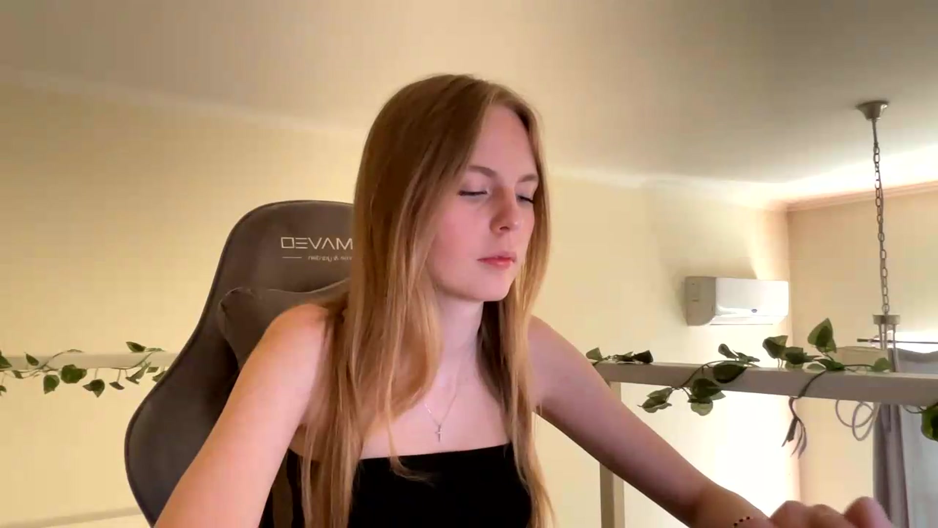 Gallery image thumbnail from SelinaMynx's myfreecams stream on, 06/20/2026, 09:34 image 13 of 20